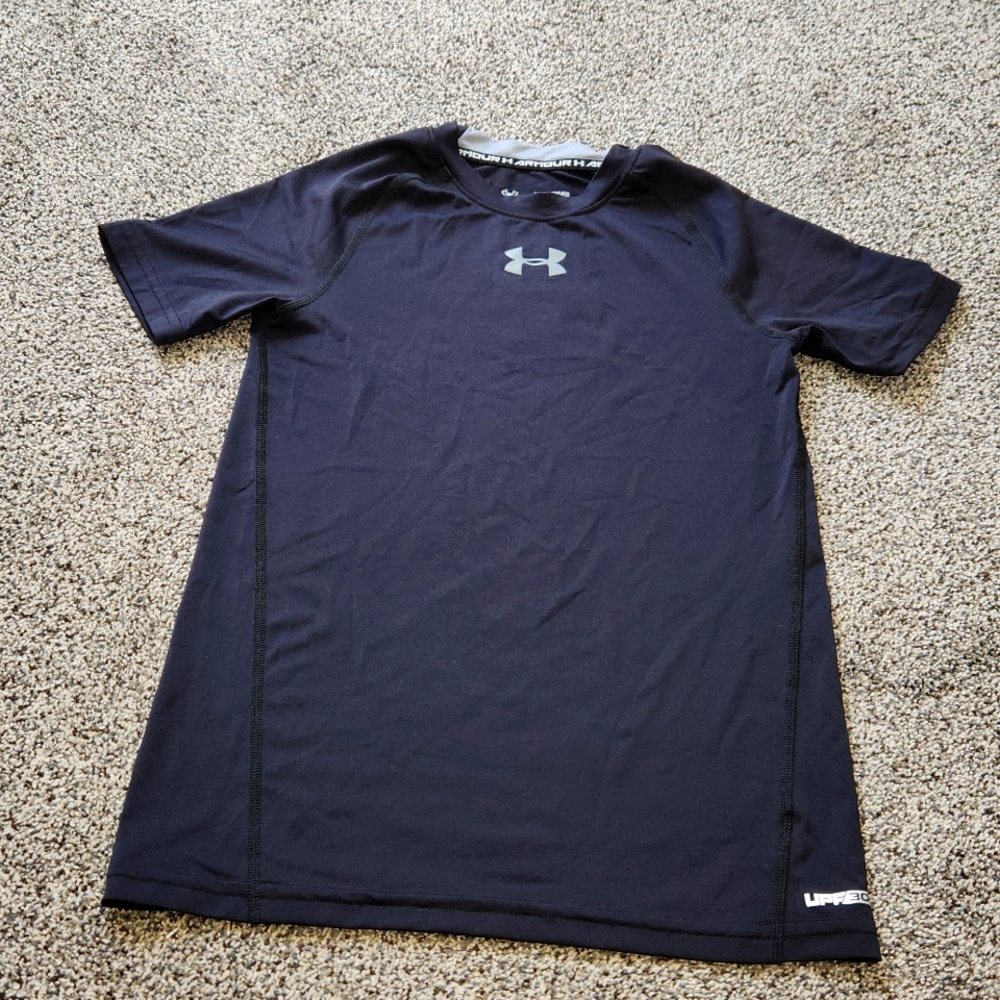 Boys Under Armour Heat Gear compression tee shirts Youth Medium